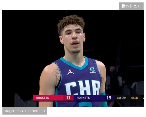 洛夫顿扮演奇兵角色,上海队依靠五小阵容的速度优势逆转北京。 洛夫顿扮演奇兵角色,上海队依靠五小阵容的速度优势逆转北京。